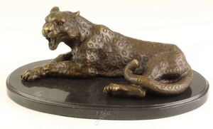 Casa Padrino Luxus Bronzefigur / Skulptur Leopard auf Marmorsockel 28,4 x 16,5 x H. 11,4 cm - Wohnzimmer Dekoration bronze