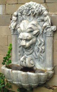 Casa Padrino Barock Kunststein Wandbrunnen L�we H. 97 cm - Verschiedene Farben - Gartenbrunnen im Barockstil