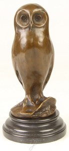 Casa Padrino Luxus Bronzefigur junge Eule mit Marmorsockel Bronze / Schwarz  12,1 x H. 24,7 cm - Luxus Dekofigur
