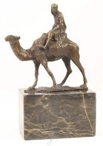Casa Padrino Luxus Bronze Skulptur Kamel mit Reiter Bronze / Gold / Mehrfarbig 14 x H. 21,5 cm - Deko Bronzefigur mit Kunststeinsockel