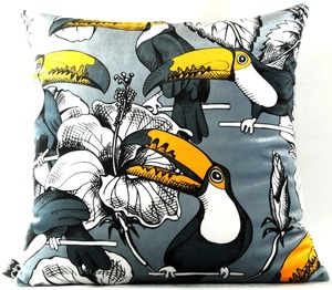 Casa Padrino Luxus Kissen Toronto Parrots Grau / Mehrfarbig 45 x 45 cm - Feinster Samtstoff - Luxus Qualit�t