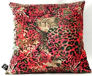 Casa Padrino Luxus Wohnzimmer Deko Kissen Kansas Leo Mehrfarbig 45 x 45 cm - Feinster Samtstoff - Luxus Kollektion