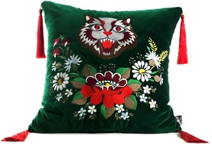 Casa Padrino Luxus Deko Kissen mit Troddeln Cat Grn / Mehrfarbig 45 x 45 cm - Feinster Samtstoff - Wohnzimmer Kissen