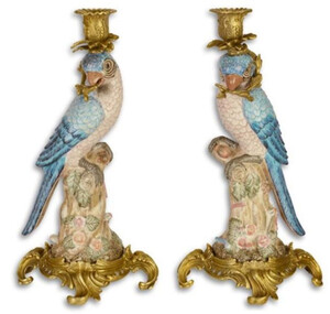 Casa Padrino Jugendstil Kerzenhalter Set Papageien Blau / Rosa / Mehrfarbig / Gold 15,3 x 15,9 x H. 36,3 cm - Porzellan Kerzenstnder - Barock & Jugendstil Deko Accessoires
