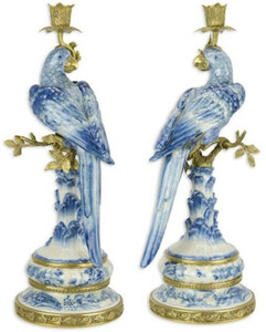 Casa Padrino Jugendstil Kerzenhalter Set Papageien Blau / Wei� / Gold 22,1 x 18,6 x H. 49,4 cm - Porzellan Kerzenst�nder - Hotel & Restaurant Accessoires - Barock & Jugendstil Deko Accessoires