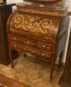 Casa Padrino Barock Sekretr Braun / Intarsien Gold - Handgefertigter Barockstil Schreibtisch mit 8 Schubladen - Brombel im Barockstil - Barock Mbel - Barock Einrichtung