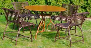 Casa Padrino Jugendstil Schmiedeeisen Garten M�bel Set Braun / Dunkelbraun - 1 Runder Garten Tisch & 4 Garten St�hle mit Armlehnen - Nostalgische Garten M�bel - Barock & Jugendstil Garten M�bel