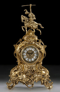 Casa Padrino Luxus Barock Tischuhr Gold 25 x H. 42 cm - Handgefertigte Bronze Uhr im Barockstil - Barock Schreibtischuhr - Barock Schreibtisch Deko - Barock Deko Accessoires - Barockstil Uhren