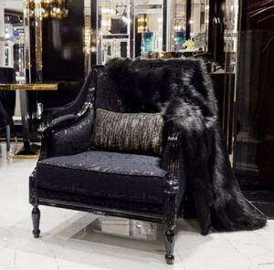 Casa Padrino Luxus Barock Sessel Lila / Schwarz - Prunkvoller Wohnzimmer Sessel mit elegantem Muster - Luxus Wohnzimmer Mbel im Barockstil - Barock Mbel - Barock Einrichtung