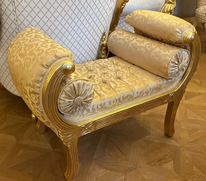 Casa Padrino Barock Schemel mit elegantem Muster und Glitzersteinen Gold - Handgefertigter Antik Stil Hocker - Barockstil Hocker - Wohnzimmer Mbel im Barockstil - Barock Mbel