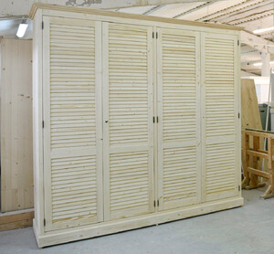 Casa Padrino Landhausstil Schlafzimmerschrank Naturfarben 254 x 59 x H. 230 cm - Massivholz Kleiderschrank mit 4 T�ren und 2 Schubladen - Massivholz Schlafzimmer M�bel im Landhausstil