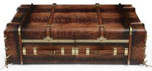 Casa Padrino Luxus Couchtisch in Koffer Optik Braun / Schwarz / Messing 140 x 85 x H. 43 cm - Koffer Wohnzimmertisch mit 2 Schubladen - Wohnzimmer M�bel - Luxus M�bel in Koffer Optik