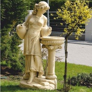 Casa Padrino Jugendstil Wasserspeier Skulptur Frau mit Kr�gen und Brunnen Sandfarben H. 140 cm