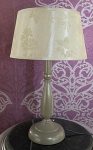 Casa Padrino Barock Tischleuchte Elegant und Edel Grau/Creme 43 x 24.5 cm