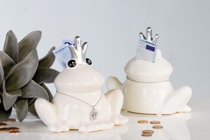 Designer Spardose Froschknig mit silberner Krone, Kette und Gummistopfen, Hhe 14 cm, edle Skulptur aus Keramik - Edel & Prunkvoll
