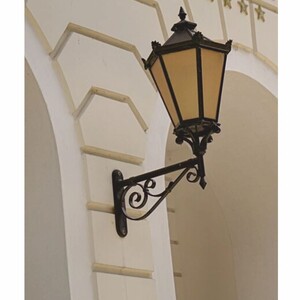 Casa Padrino Barock Au�enwandleuchte Schwarz / Bernstein H. 126,5 cm - Nostalgische Au�enbeleuchtung