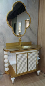 Casa Padrino Barock Badezimmer Set Weiß / Gold - 1 Waschtisch mit Glas Waschbecken & 1 Wandspiegel - Barock Badezimmer Möbel 