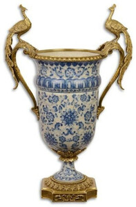 Casa Padrino Barock Deko Vase Creme / Blau / Gold 40 x 24 x H. 60,3 cm - Prunkvolle Porzellan Blumenvase mit 2 edlen Bronze Griffen - Deko Accessoires im Barockstil