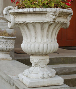 Casa Padrino Barock Garten Deko Blumentopf Wei� / Grau 73 x 67 x H. 70 cm - Prunkvoller Pflanzentopf im Barockstil - Barock Garten Deko - Barock Terrassen Deko - Barock Deko Accessoires