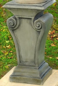 Casa Padrino Barock Gartendeko S�ule 42 x 42 x H. 80 cm - Prunkvolle Gartens�ule im Barockstil - Special!