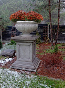 Casa Padrino Barock Gartendeko Sockel Grau 70 x 70 x H. 125 cm - Garten Dekoration im Barockstil - Massiv und Schwer - 800kg