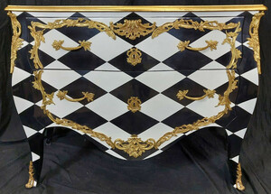 Casa Padrino Barock Kommode mit Karo Design und 2 Schubladen Schwarz / Wei / Gold - Handgefertigte Massivholz Kommode im Barockstil - Schlafzimmer Mbel im Barockstil - Barock Mbel