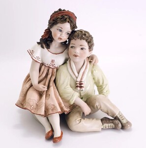 Casa Padrino Porzellan Deko Puppen Skulptur Junge & M�dchen H. 22,5 cm - Made in Italy