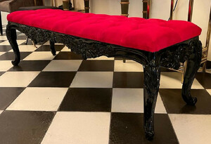 Casa Padrino Barock Sitzbank Rot / Schwarz - Gepolsterte Massivholz Bank mit edlem Samtstoff und Glitzersteinen - Handgefertigte Barock Mbel - Edel & Prunkvoll