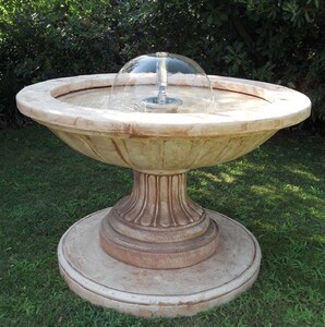 Casa Padrino Barock Springbrunnen Beige  130 x H. 80 cm - Runder Gartenbrunnen - Made in Italy