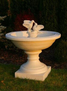 Casa Padrino Barock Springbrunnen mit dekorativen Tauben Beige  102 x H. 110 cm - Prunkvoller Gartenbrunnen im Barockstil - Runder Gartendeko Stein Brunnen - Barock Garten Deko Accessoires