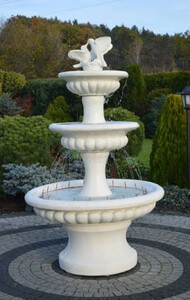 Casa Padrino Barock Springbrunnen mit 2 dekorativen Tauben Wei�  120 x H. 186 cm - Prunkvoller Gartenbrunnen im Barockstil - Runder Gartendeko Stein Brunnen - Barock Garten Deko Accessoires