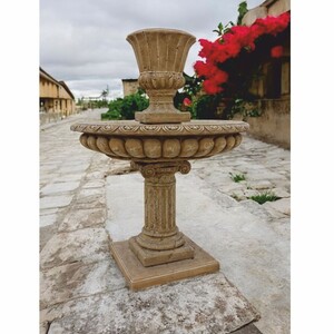 Casa Padrino Barock Springbrunnen mit Blumentopf Antik Beige H. 153 cm - Prunkvoller Gartenbrunnen
