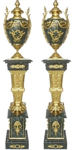 Casa Padrino Barock Deko Porzellan Vasen mit Marmor Sulen Set Grn / Gold 30 x 30 x H. 180 cm - Edel & Prunkvoll