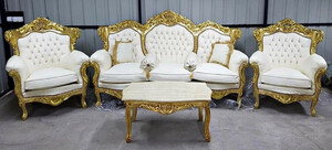 Casa Padrino Barock Wohnzimmer Set Wei� / Gold - 1 Barock Kunstleder Sofa & 2 Barock Kunstleder Sessel - Wohnzimmer M�bel im Barockstil - Barock M�bel - Barock Wohnzimmer Einrichtung
