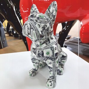 Casa Padrino Deko Figur Hund Bulldogge mit Dollar Design H. 30 cm - Deko Skulptur