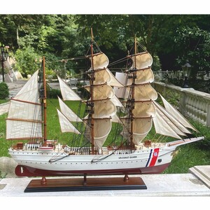 Casa Padrino Deko Segelschiff US Coast Guard Wei� / Braun 97 cm - Modellschiff