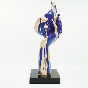 Casa Padrino Deko Skulptur Blau / Gold / Schwarz H. 50 cm - Deko Figur