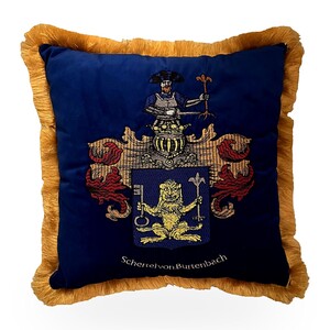 Casa Padrino Dekokissen Wappen Schertel von Burtenbach Koenigsblau / Gold - Zierkissen mit Fuellung