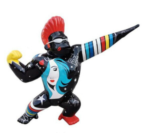 Casa Padrino Designer Deko Skulptur Gorilla Star Affe Schwarz / Bunt 89 x H. 75 cm - Wetterbest�ndige Dekofigur - Wohnzimmer Terrassen Garten Deko Accessoires