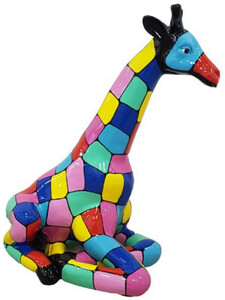 Casa Padrino Designer Deko Skulptur sitzende Giraffe Bunt H. 80 cm - Wetterbestndige Dekofigur - Wohnzimmer Garten Terrassen Deko