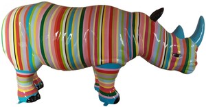 Casa Padrino Designer Dekofigur Nashorn mit Streifen Mehrfarbig 175 x H. 80 cm - Riesige Deko Skulptur - Gartenfigur - Gartendeko
