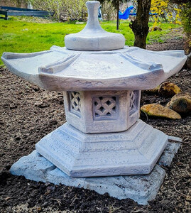 Casa Padrino Garten Leuchte im Japanischen Stil Pagode Grau 50 x 50 x H. 47 cm - Garten & Terrassen Leuchte - Wetterbest�ndige Garten Laterne - Garten Terrassen Beleuchtung