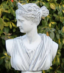 Casa Padrino Jugendstil Garten Deko B�ste Dame Wei� / Grau 25 x 13 x H. 32 cm - Garten Deko Stein Skulptur - Barock & Jugendstil Garten Deko Accessoires