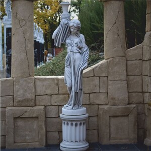 Casa Padrino Jugendstil Garten Deko Skulptur Frau mit Vase auf S�ule Grau H. 244 cm