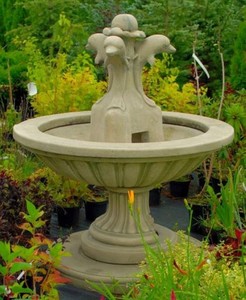 Casa Padrino Jugendstil Gartenbrunnen Grau  130 x H. 145 cm - Runder Springbrunnen mit dekorativen Delfinen - Gartendeko