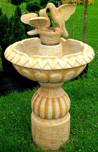 Casa Padrino Jugendstil Gartenbrunnen mit dekorativen Tauben Beige  73 x H. 125 cm - Eleganter Garten Springbrunnen - Barock & Jugendstil Gartendeko Brunnen