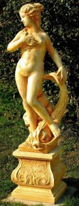 Casa Padrino Jugendstil Gartendeko Skulptur / Statue M�dchen mit einem Fisch Beige 45 x 37 x H. 130 cm - Steinfigur Gartenskulptur