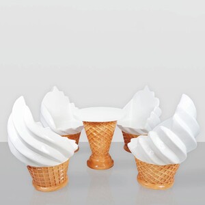 Casa Padrino Eisdielenm�bel Set Wei� / Beige - 1 Tisch & 4 Sessel