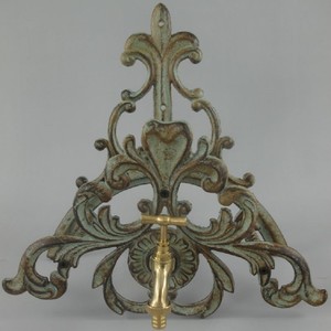 Casa Padrino Jugendstil Gartenschlauch Wandhalter mit Wasserhahn Hellgr�n / Rostfarben 35 x 21 x H. 35 cm - Garten Accessoires