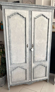 Casa Padrino Landhausstil Schrank Grau 111 x 40 x H. 194 cm - Landhausstil Massivholz Schrank mit 2 T�ren - Landhausstil Massivholz M�bel